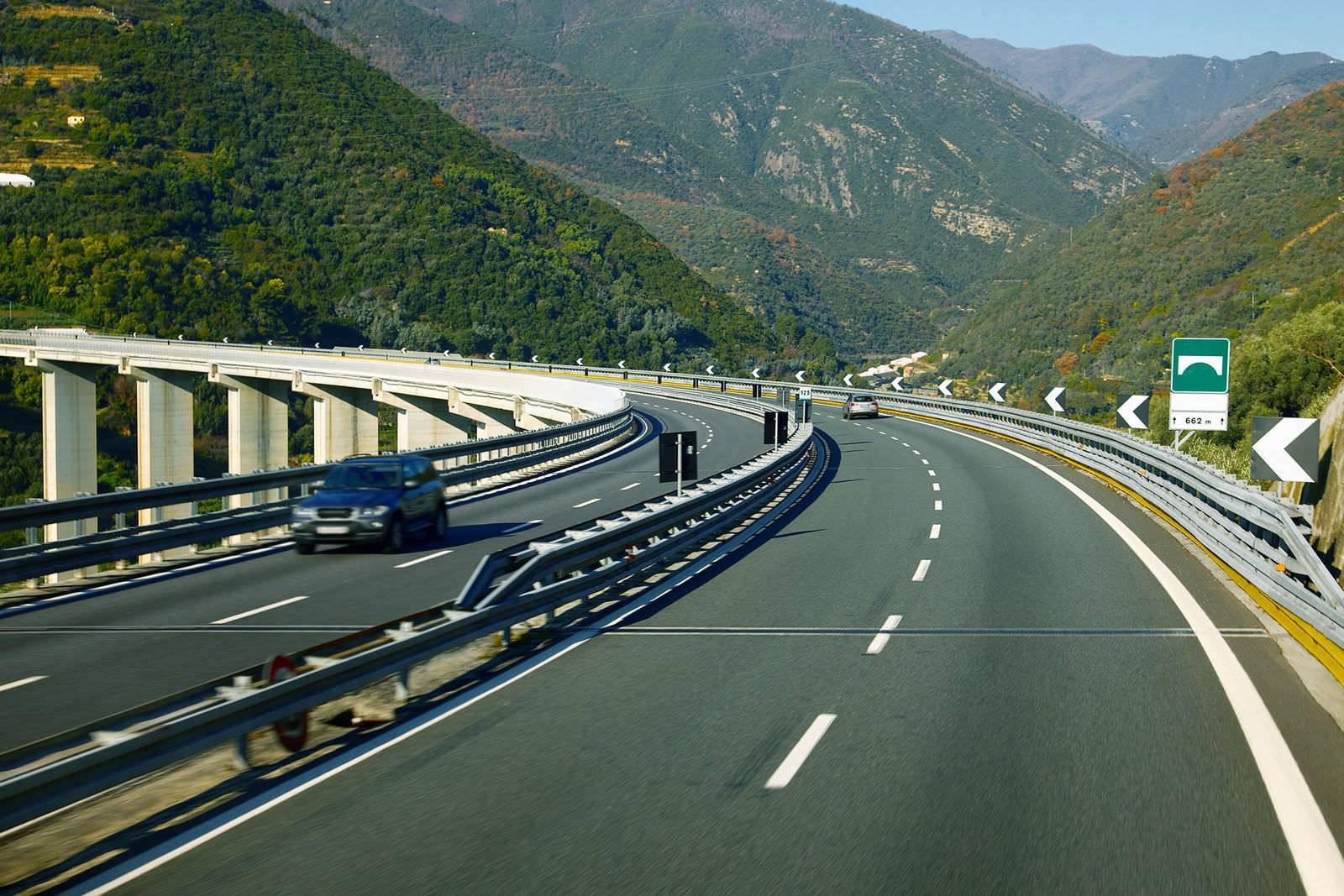 Strade, autostrade, viadotti, ponti e infrastrutture legate al trasporto